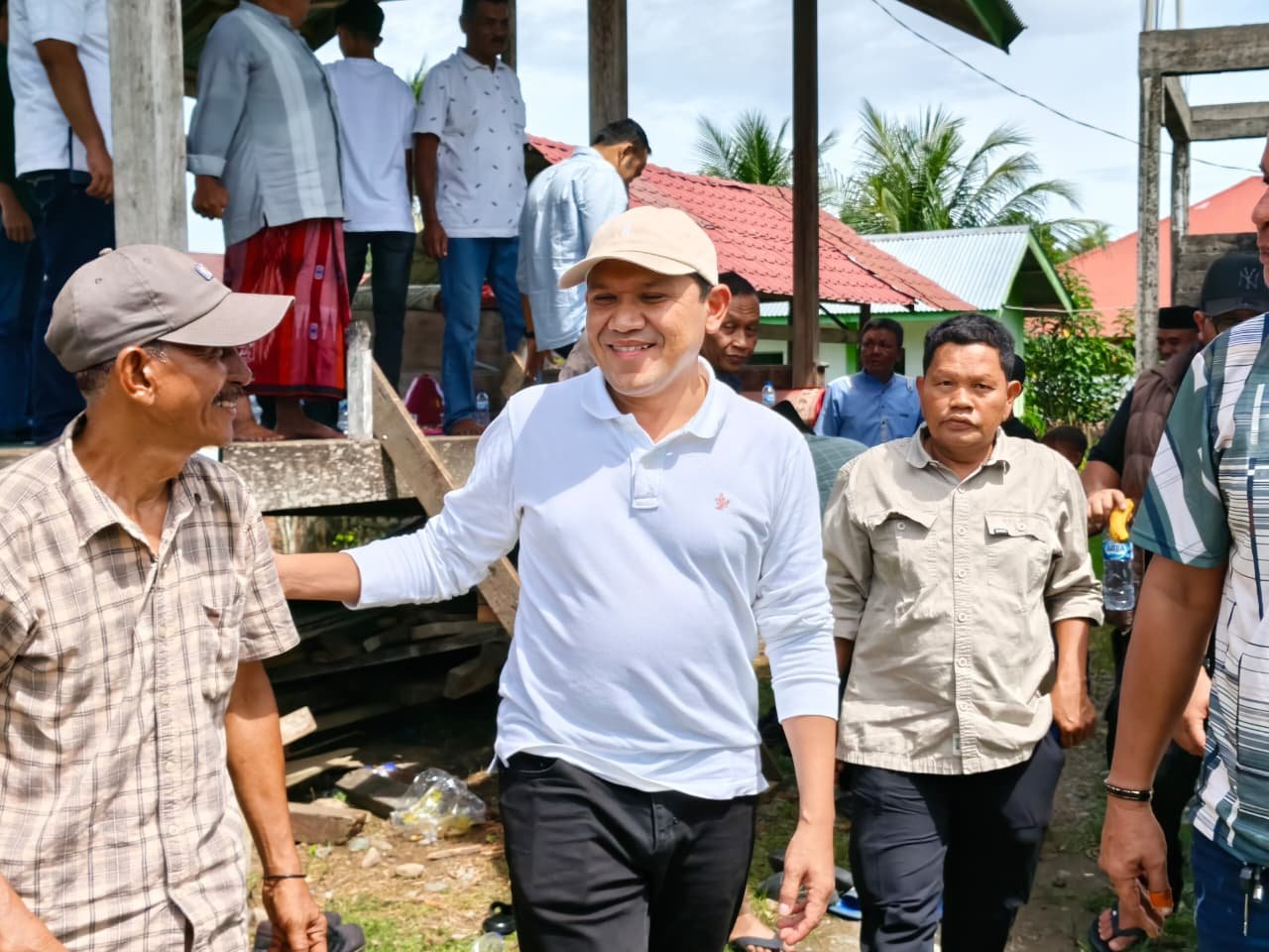 Wagub Aceh Dek Fadh Hadiri Maulid Nabi di Glumpang Tiga Pidie