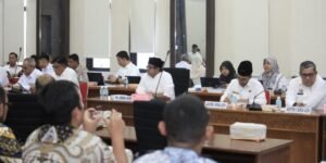 Rapat Bersama Banggar DPRA, Plt Sekda Aceh Ajak Perkuat Sinergi dan Komunikasi
