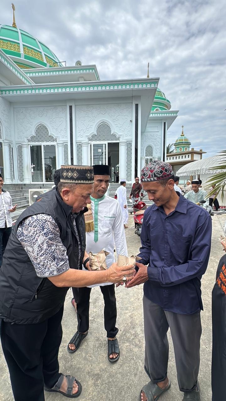 Jumat Berkah KONI Banda Aceh Menyapa Warga Lampoh Daya, Heri Julius: Kebersamaan Harus Terus Dijaga